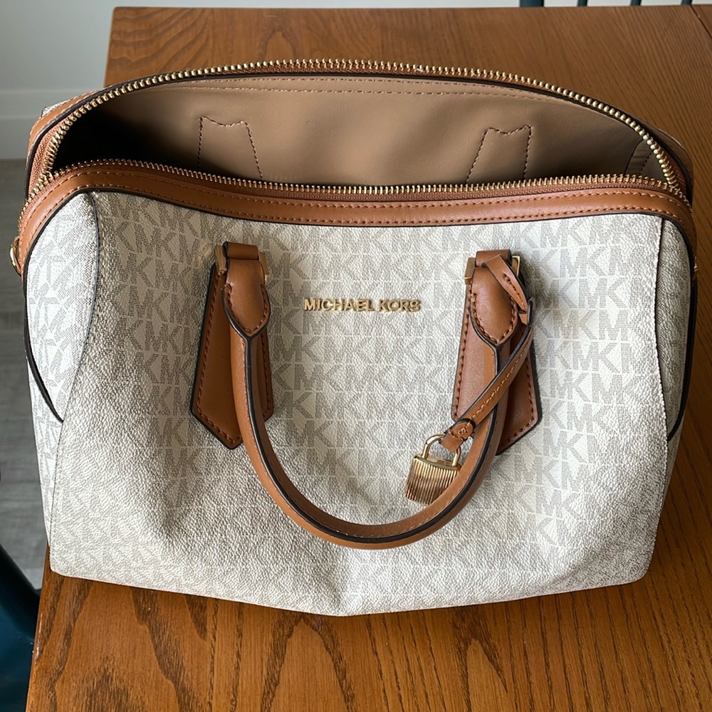 Michael kors bag only used a few times great condition!